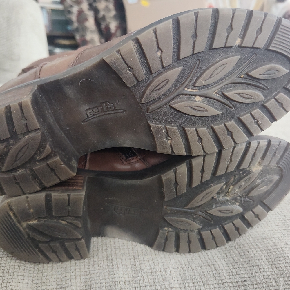 Earth Drumlin Brown Leather Ankle Boots - Picture 4 of 5